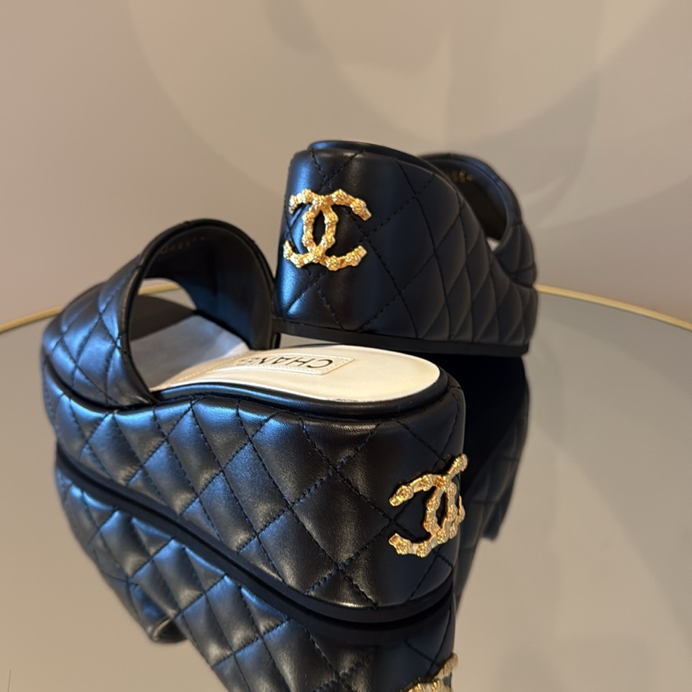 CHANEL 24P Dad Quilted Leather Platform Wedge CC interlocking slides mules 37.5 - Picture 8 of 17